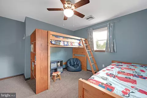 Bedroom - 843 Douglas Dr, Lititz, PA 17543 photo 5 of 8