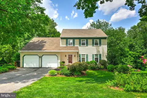 66 Slaymaker Hill Rd, Kinzers, PA 17535