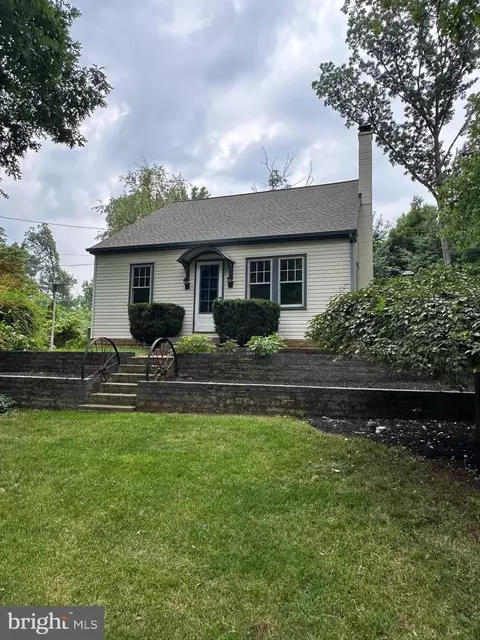 567 Turnpike Rd, Elizabethtown, PA 17022