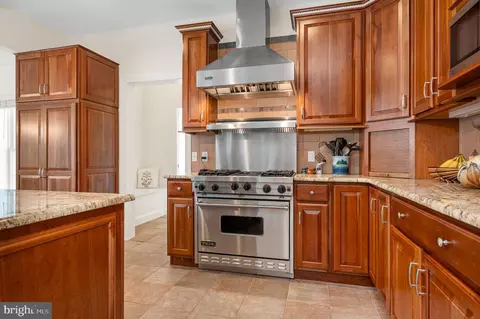Kitchen - 3015 Weaver Rd, Lititz, PA 17543 photo 2 of 4