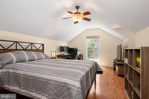Bedroom - 3015 Weaver Rd, Lititz, PA 17543 photo 4 of 4