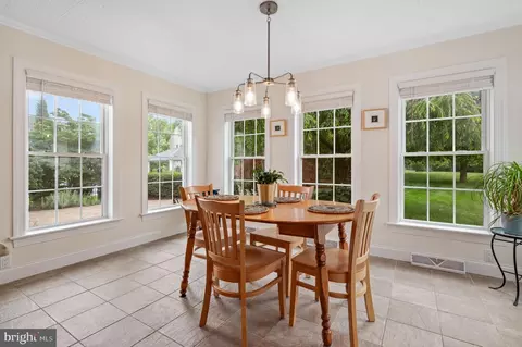 Dining - 3015 Weaver Rd, Lititz, PA 17543 photo 3 of 4
