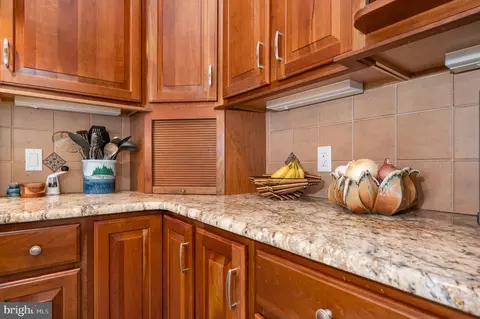 Kitchen - 3015 Weaver Rd, Lititz, PA 17543 photo 3 of 4