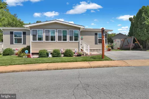 500 Mt Airy Rd #11, Stevens, PA 17578