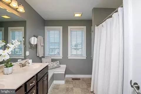 Bath - 601 Frome Ave, Lititz, PA 17543 photo 1 of 1