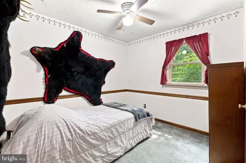 Bedroom - 307 Dead End Rd, Lititz, PA 17543 photo 3 of 6