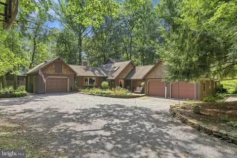 Exterior - 307 Dead End Rd, Lititz, PA 17543 photo 2 of 21