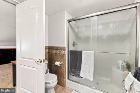 Bath - 307 Dead End Rd, Lititz, PA 17543 photo 3 of 3