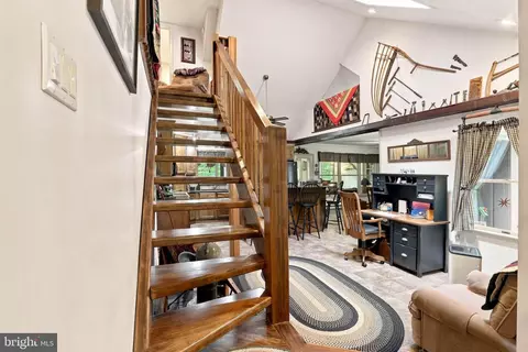 Entry Way - 307 Dead End Rd, Lititz, PA 17543 photo 4 of 4