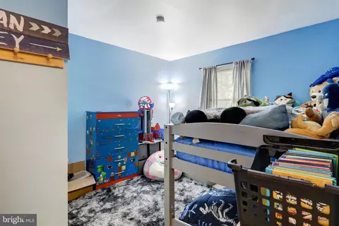 Bedroom - 433 Crosswinds Dr, Lititz, PA 17543 photo 6 of 8