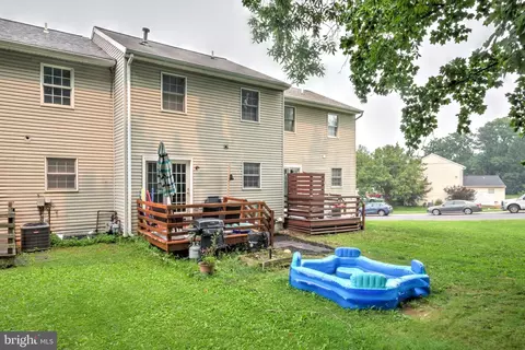 Exterior - 433 Crosswinds Dr, Lititz, PA 17543 photo 8 of 8