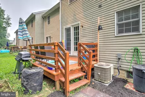 Exterior - 433 Crosswinds Dr, Lititz, PA 17543 photo 4 of 8