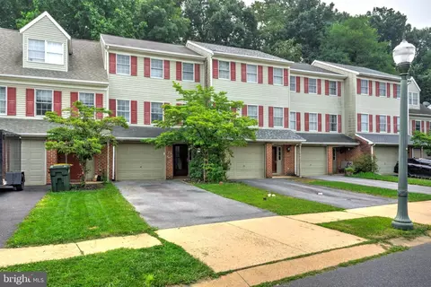 Exterior - 433 Crosswinds Dr, Lititz, PA 17543 photo 2 of 8