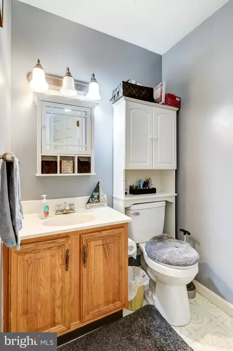 Bath - 433 Crosswinds Dr, Lititz, PA 17543 photo 1 of 3