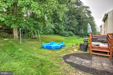 Exterior - 433 Crosswinds Dr, Lititz, PA 17543 photo 5 of 8