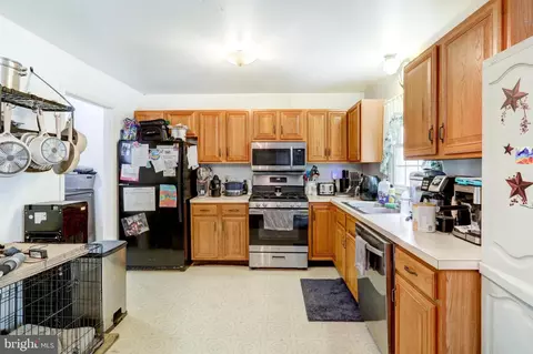 Kitchen - 433 Crosswinds Dr, Lititz, PA 17543 photo 1 of 2