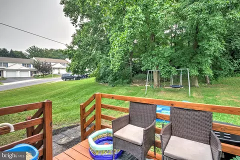 Exterior - 433 Crosswinds Dr, Lititz, PA 17543 photo 3 of 8