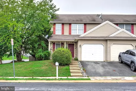 300 Elmshire Dr, Lancaster, PA 17603