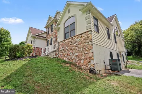 Exterior - 16 W Ridge Rd, Lititz, PA 17543 photo 6 of 9