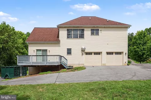 Exterior - 16 W Ridge Rd, Lititz, PA 17543 photo 5 of 9