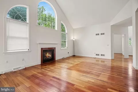 Living - 16 W Ridge Rd, Lititz, PA 17543 photo 4 of 6