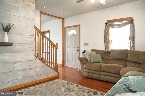 Entry Way - 62 Stevens Rd, Stevens, PA 17578 photo 2 of 4