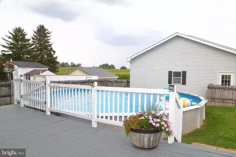 Exterior - 62 Stevens Rd, Stevens, PA 17578 photo 5 of 11