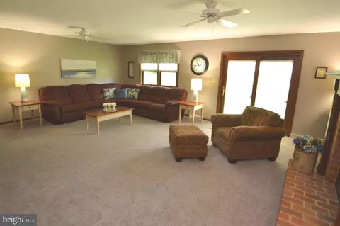 Living - 224 Andrea Dr, Lititz, PA 17543 photo 2 of 2