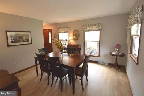 Dining - 224 Andrea Dr, Lititz, PA 17543 photo 2 of 4