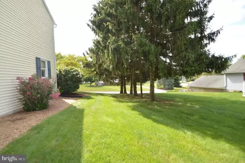Exterior - 224 Andrea Dr, Lititz, PA 17543 photo 8 of 13