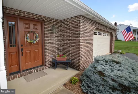 Exterior - 224 Andrea Dr, Lititz, PA 17543 photo 11 of 13