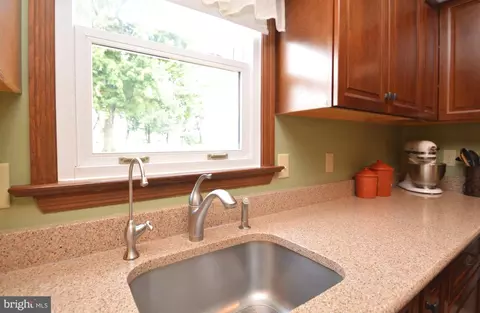 Kitchen - 224 Andrea Dr, Lititz, PA 17543 photo 2 of 4