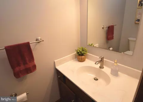 Bath - 224 Andrea Dr, Lititz, PA 17543 photo 1 of 3