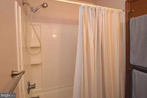Bath - 224 Andrea Dr, Lititz, PA 17543 photo 3 of 3