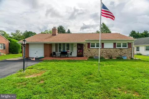 1711 Billview Dr, Lancaster, PA 17601