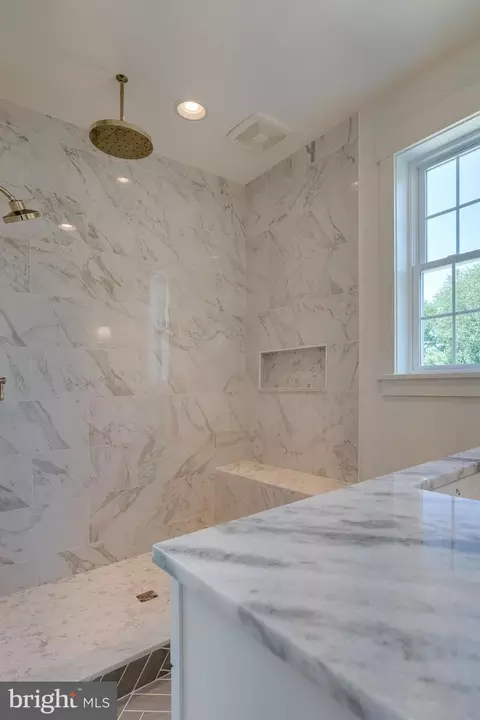 Bath - 504 Cheltenham Ct, Lititz, PA 17543 photo 1 of 3
