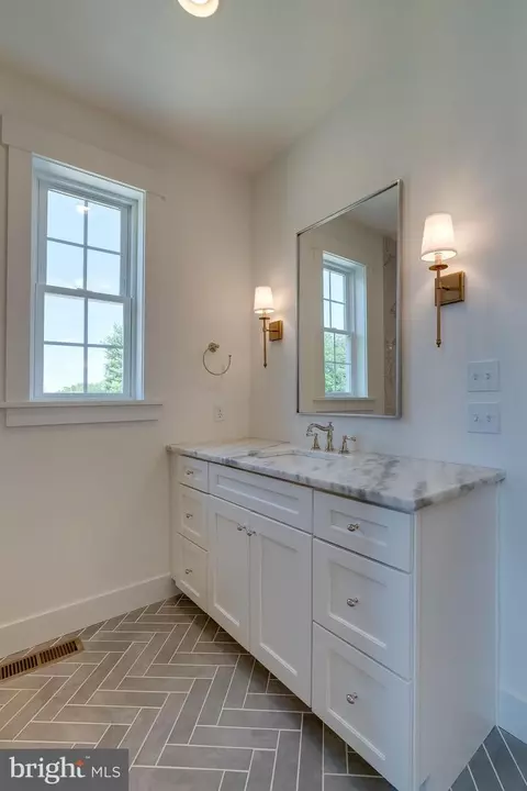 Bath - 504 Cheltenham Ct, Lititz, PA 17543 photo 2 of 3