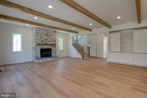 Living - 504 Cheltenham Ct, Lititz, PA 17543 photo 1 of 1