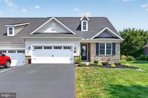 136 Sawgrass Dr, Millersville, PA 17551
