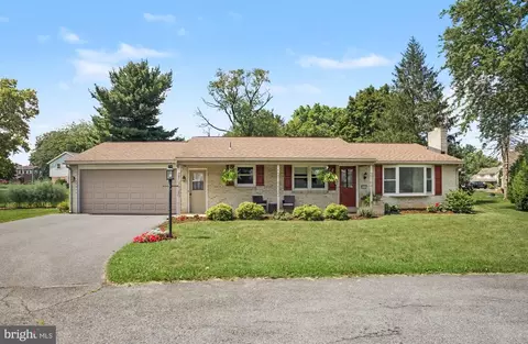 Exterior - 809 Sentz Dr, Mount Joy, PA 17552 photo 2 of 8