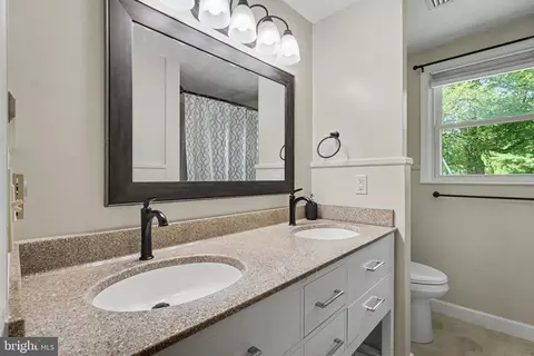 Bath - 809 Sentz Dr, Mount Joy, PA 17552 photo 1 of 1