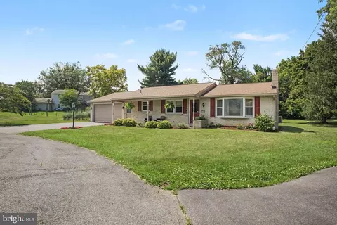 Exterior - 809 Sentz Dr, Mount Joy, PA 17552 photo 4 of 8