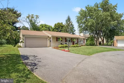 Exterior - 809 Sentz Dr, Mount Joy, PA 17552 photo 3 of 8