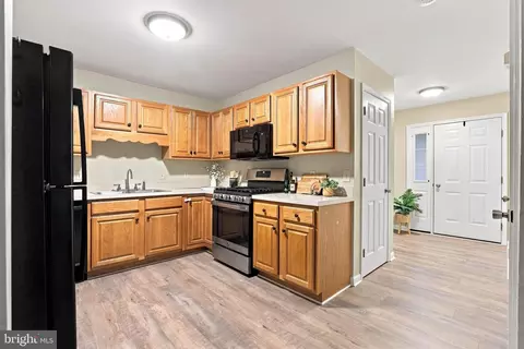 Entry Way - 344 Crosswinds Dr, Lititz, PA 17543 photo 2 of 4
