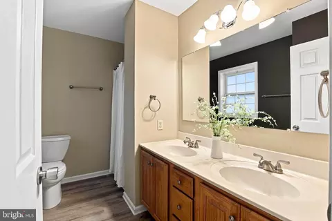 Bath - 344 Crosswinds Dr, Lititz, PA 17543 photo 1 of 2