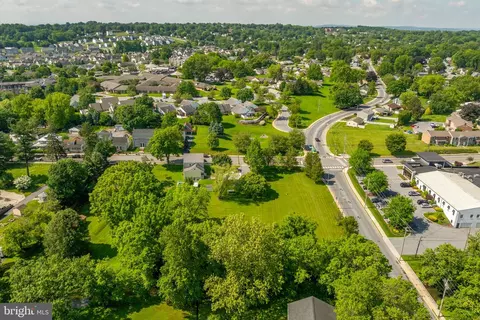 601 E Main St, Lititz, PA 17543 photo 7