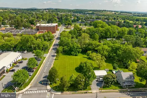 601 E Main St, Lititz, PA 17543 photo 4
