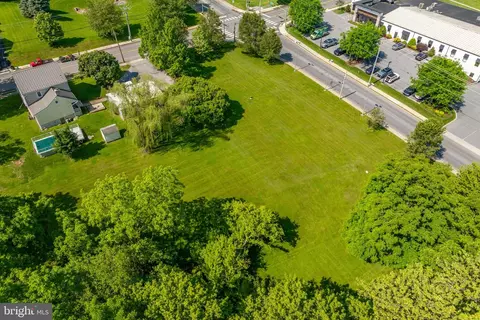 601 E Main St, Lititz, PA 17543 photo 9