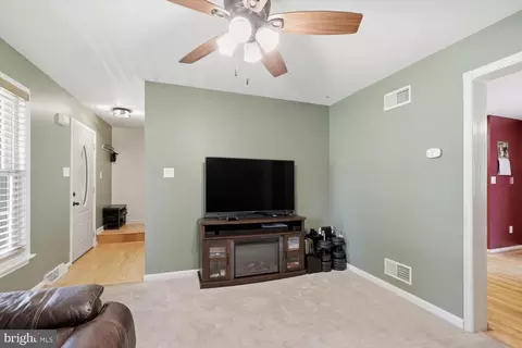Entry Way - 235 Owl Hill Rd, Lititz, PA 17543 photo 3 of 11