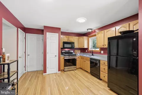 Kitchen - 235 Owl Hill Rd, Lititz, PA 17543 photo 1 of 2